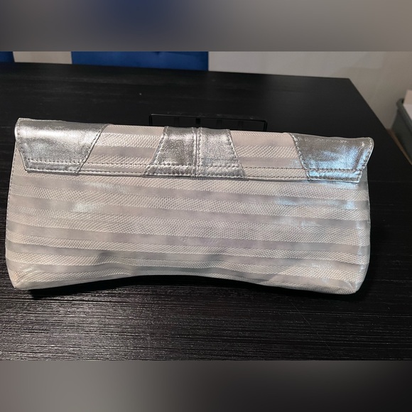 NWT J.Renee Silver Evening Bag - Picture 2 of 5